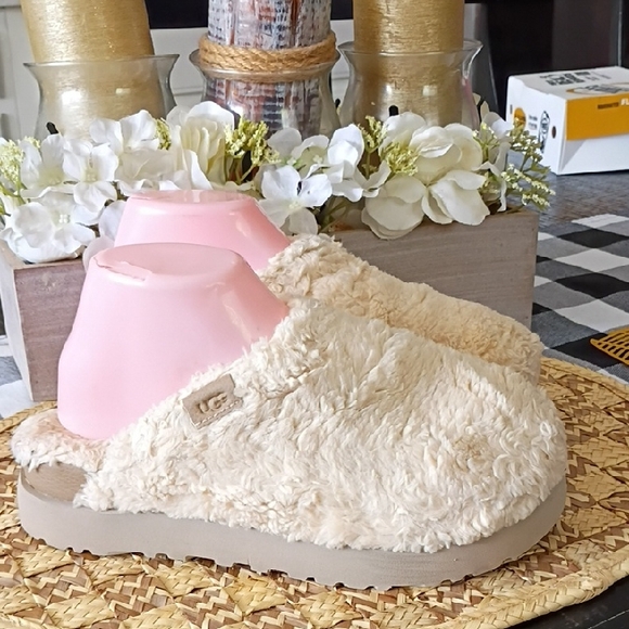 UGG  Fluffy Platform Slippers - Picture 1 of 8